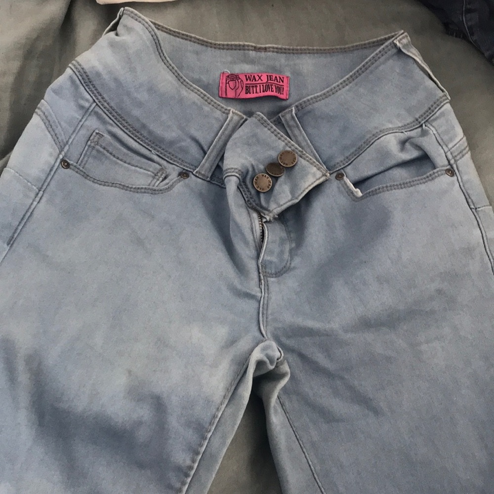 Butt lift light blue jeans